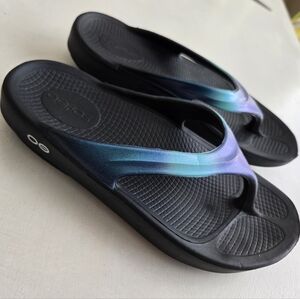 OOFOS OOlala Flip Flops - Iridescent Blue/Purple Straps